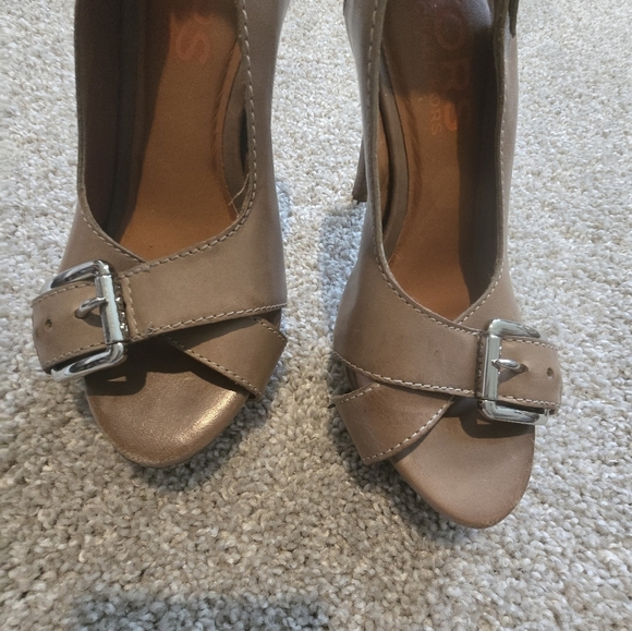 Michael Kors Women's Tan Peep Toe Heels - Picture 4 of 9